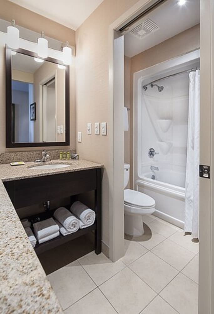 Delta Hotels by Marriott Guelph Conference Centre 12/39