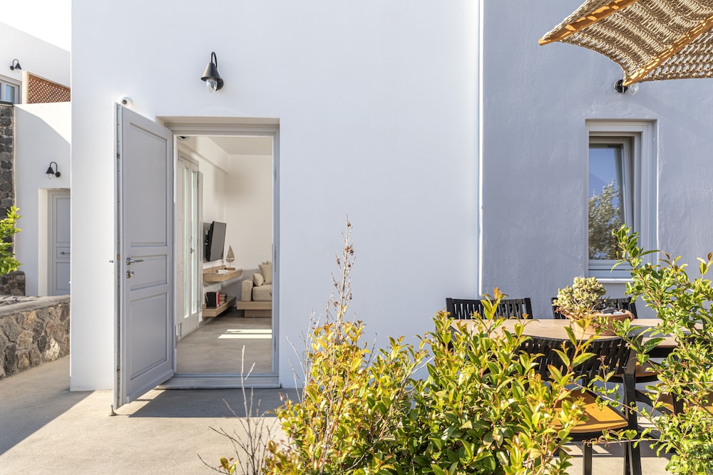 Alafropetra Luxury Suites 45/49