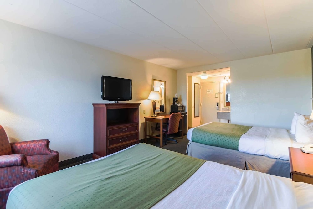 Quality Inn and Suites Conference Center West Chester 16/41