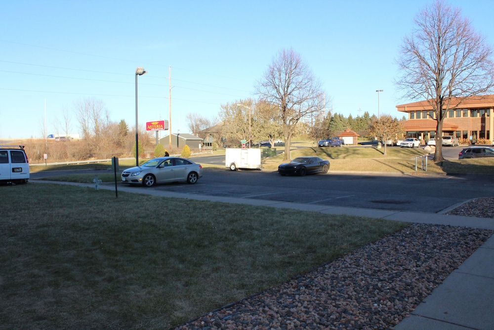 Coratel Inn and Suites Maple Grove 43/50