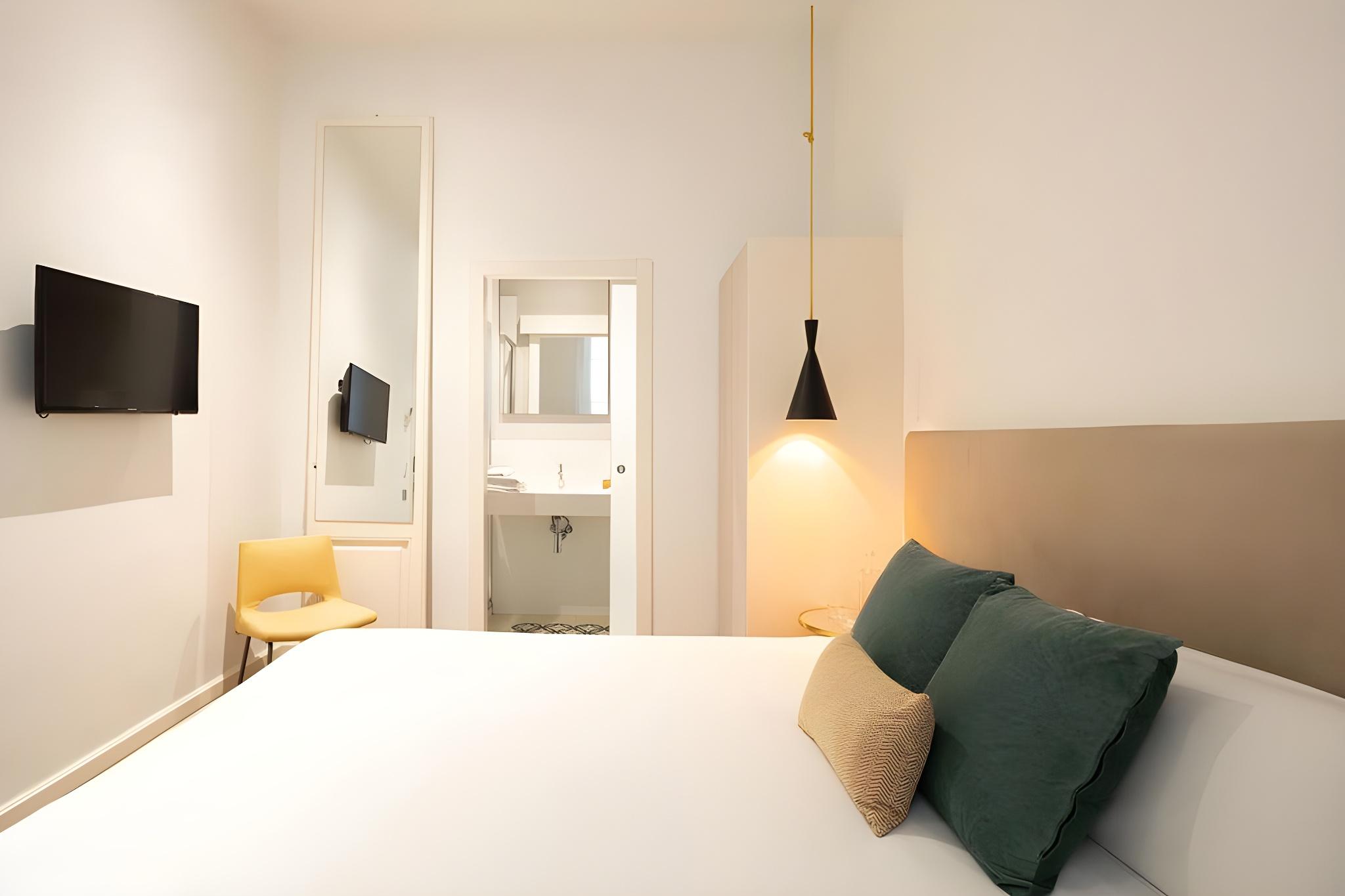Interior, Courtyard, Double Bed