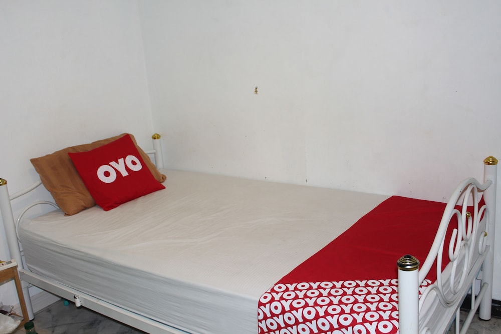 OYO 985 The Twins Hostel 8/25