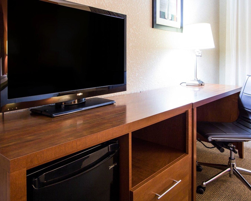 Comfort Inn & Suites Charleston Airport Convention Center 34/41