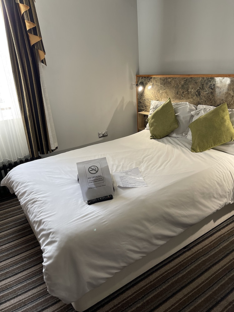 Six Bells Hotels 12/47