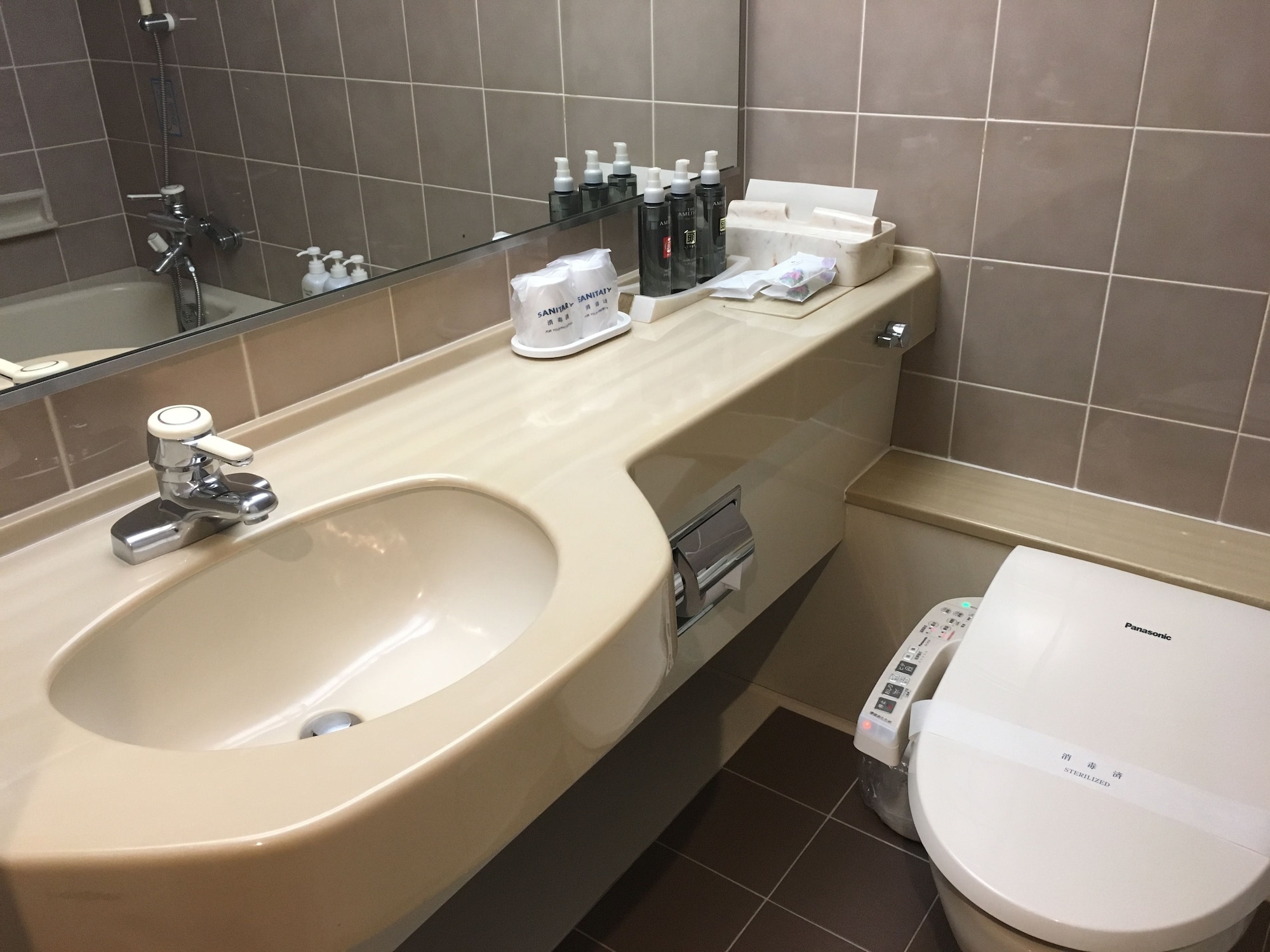 DELUXE, TWIN BEDS