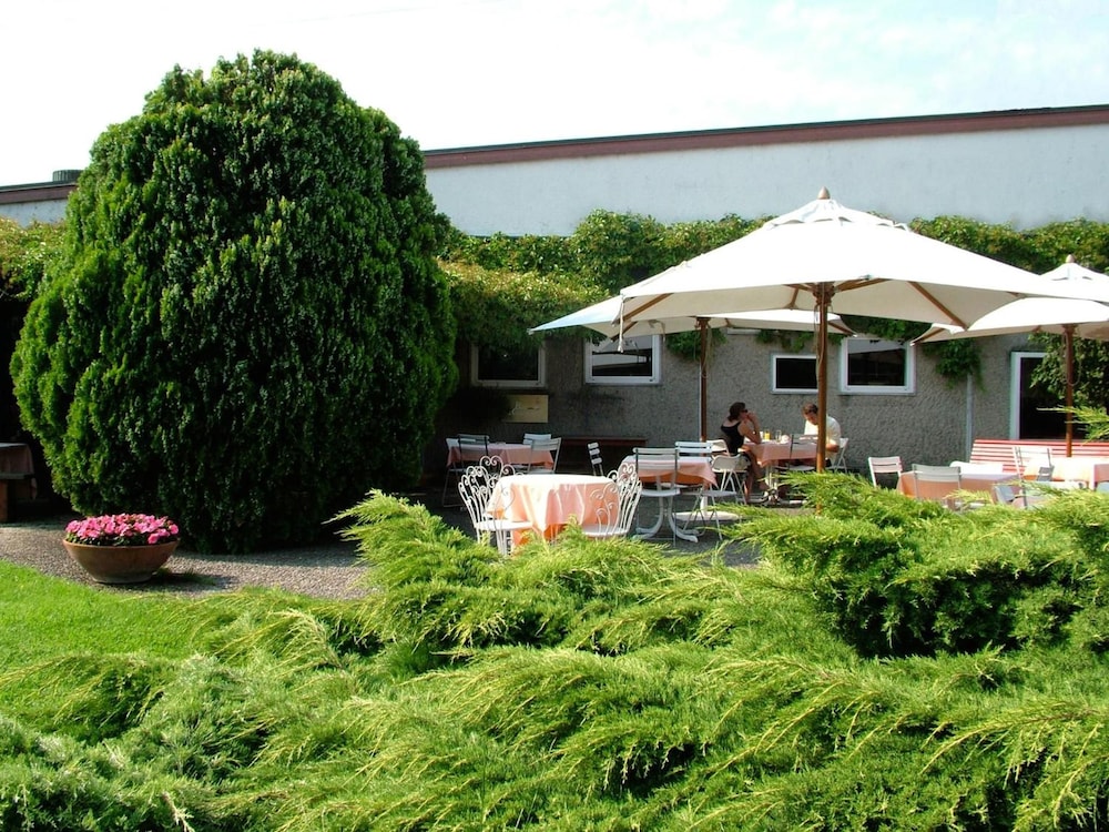 Golf Hotel 34/45