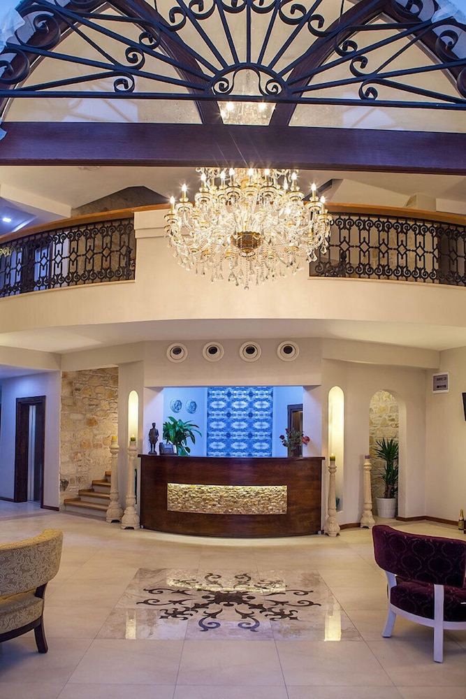 La Petra Hotel 2/40