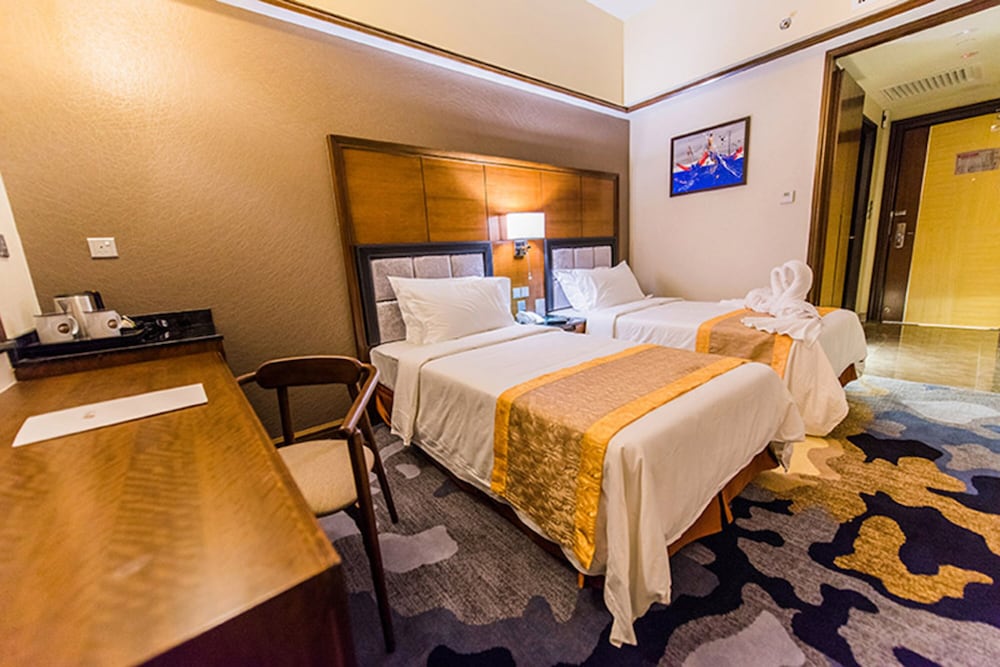 Nu Hotel 12/25
