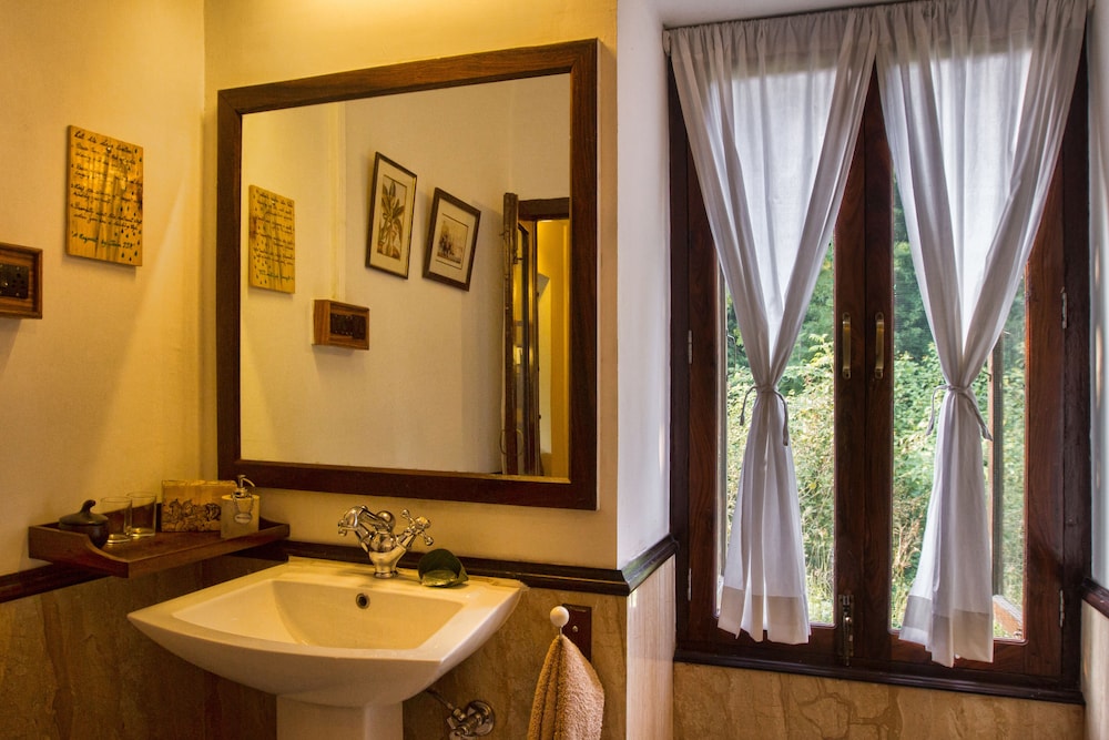 Jungle, Cottage, King Bed، JIMS JUNGLE RETREAT 5/5