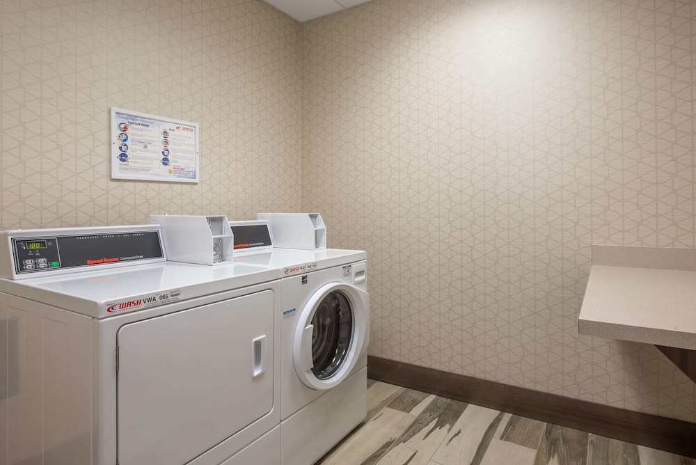 Hampton Inn and Suites Phoenix East Mesa 20/36