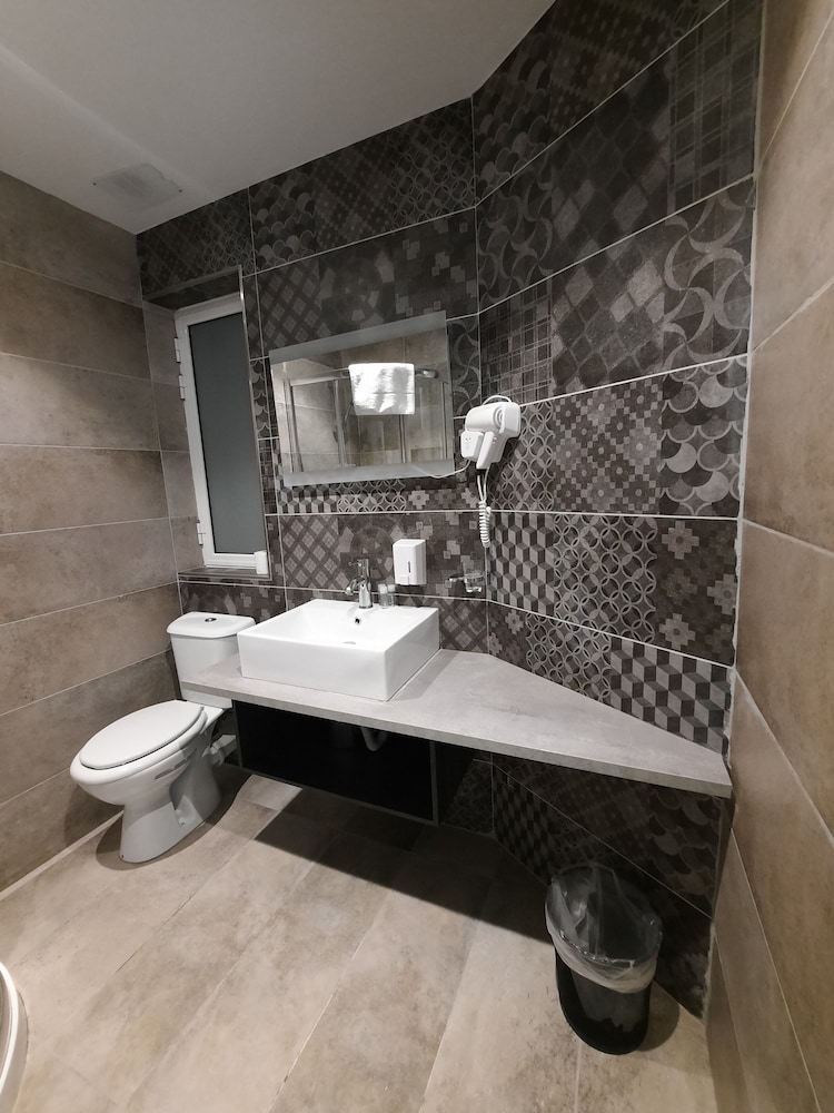 Gold Lion Residensea 18/22