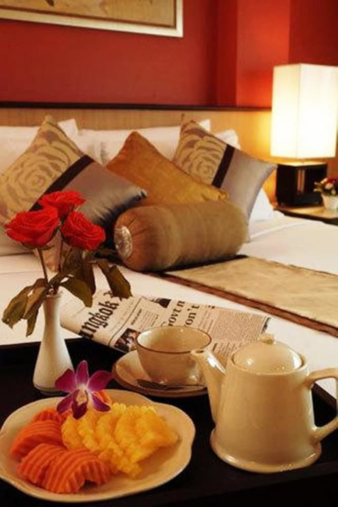 Rose Hotel 47/50