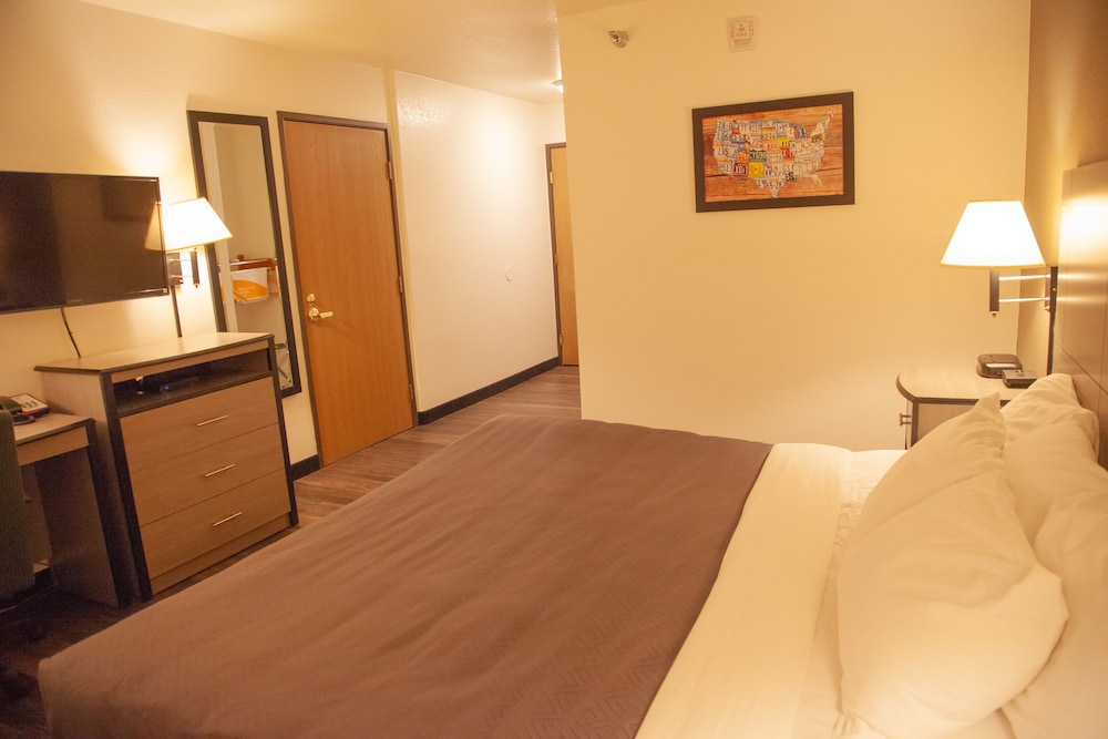 Econo Lodge Pueblo North 19/40
