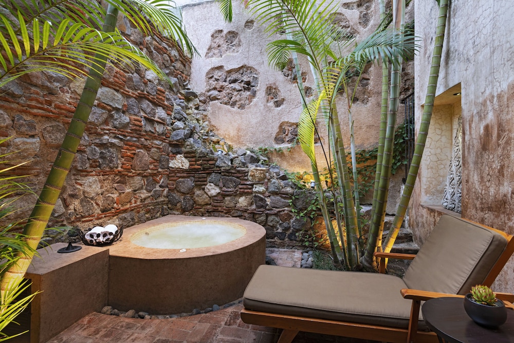 El Convento Boutique Hotel 65/66