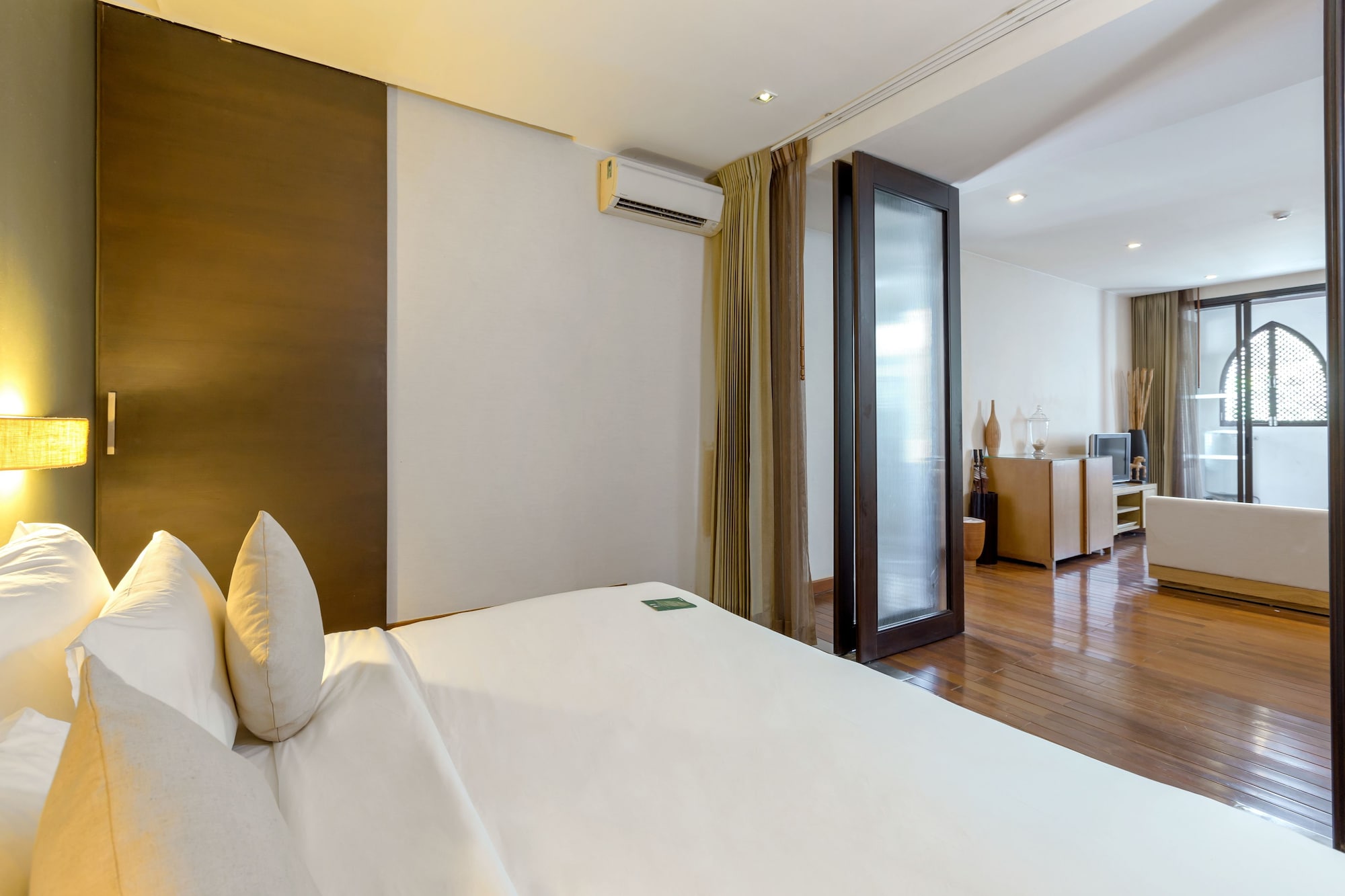 ONE BEDROOM DELUXE SUITE