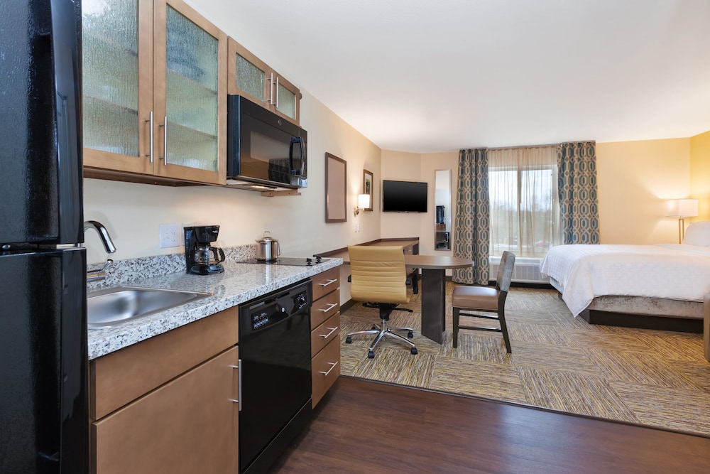 Candlewood Suites Louisville Northeast 22/33