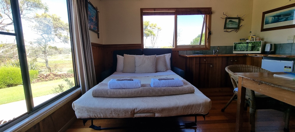 EASTERN REEF COTTAGES 18/56