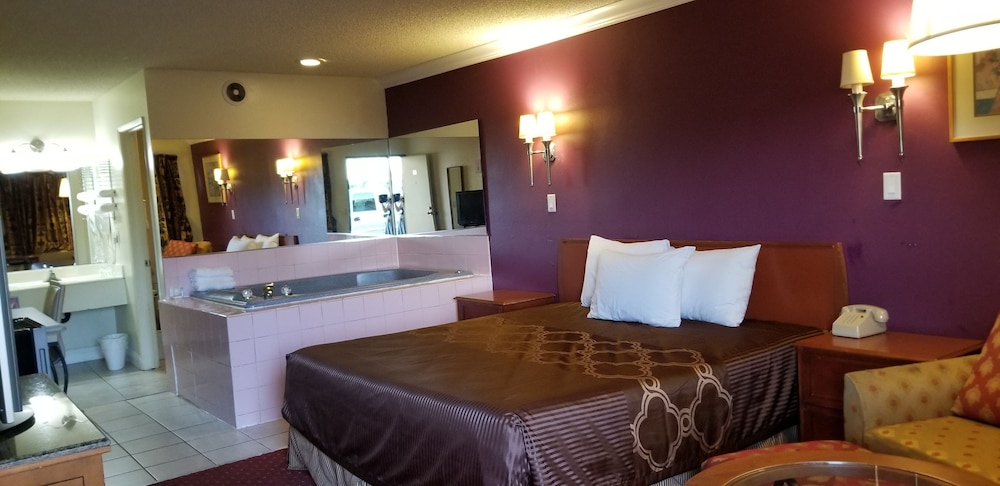 Fullerton Inn 33/53