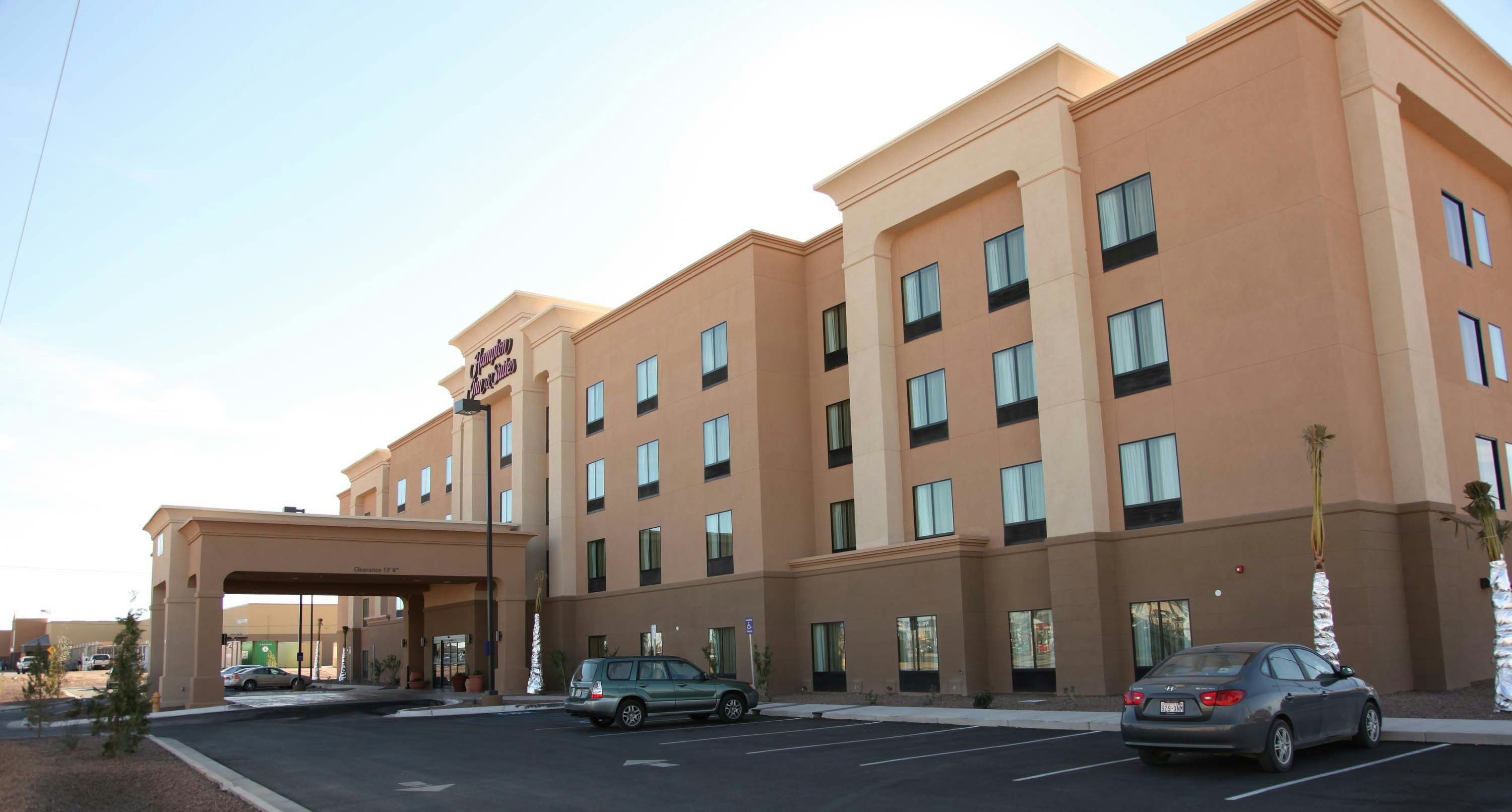 Hampton Inn And Suites Carlsbad Nm 35/37