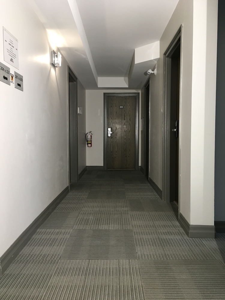 Amber Hotel 42/49