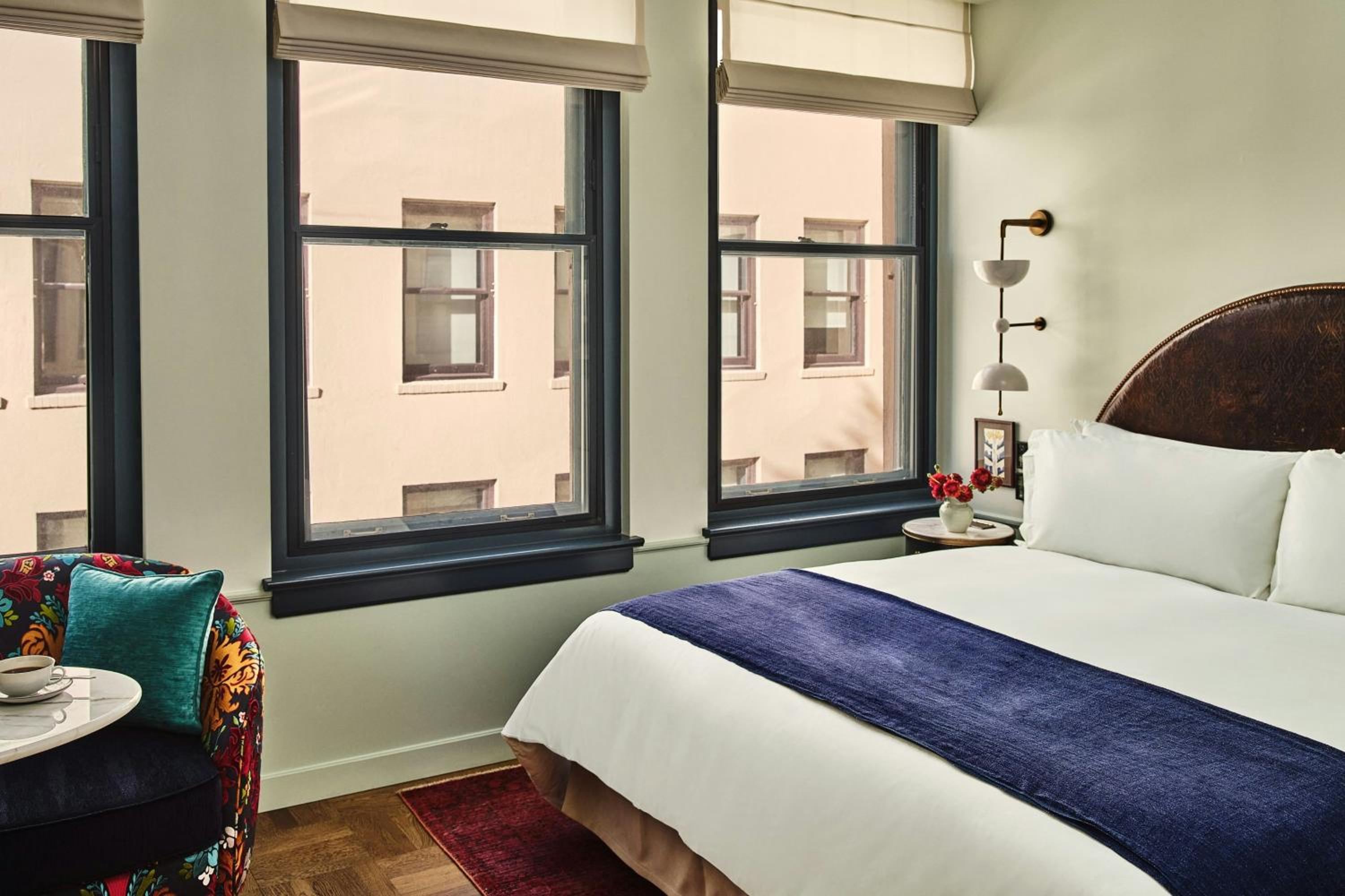 Study, Guest Room, King Bed, Courtyard View، Hotel Per La 2/3