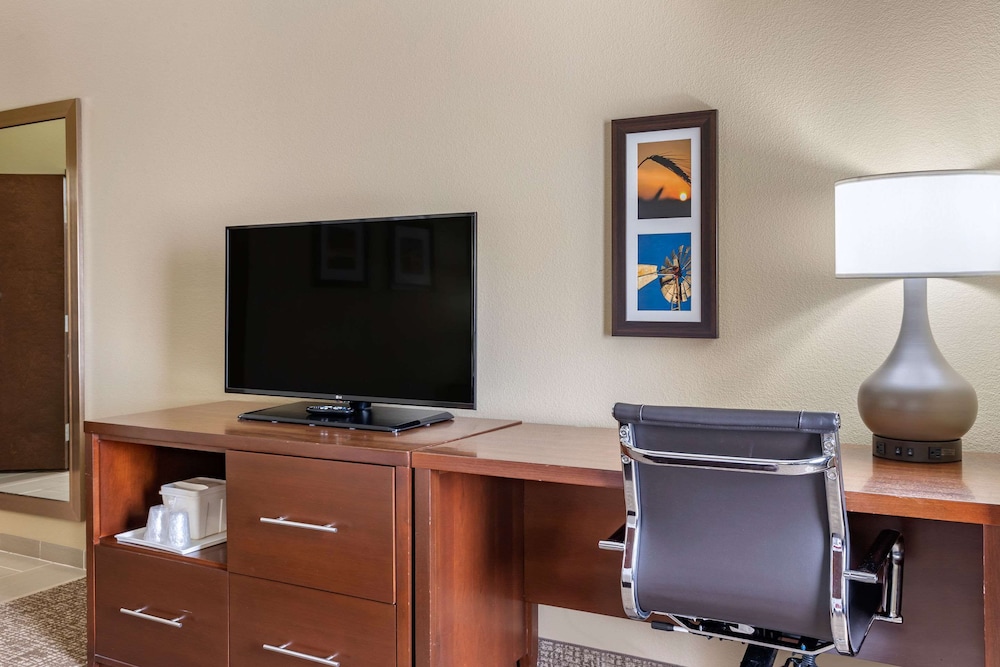 Comfort Inn & Suites Augusta KS 25/31