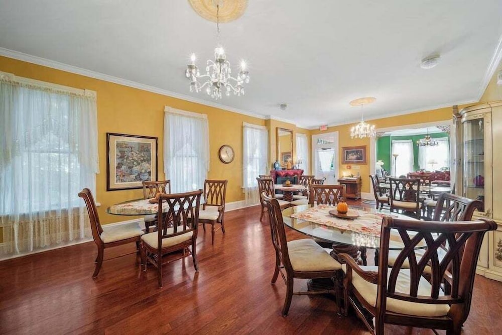 50 Lincoln Short North Bed and Breakfast 61/71
