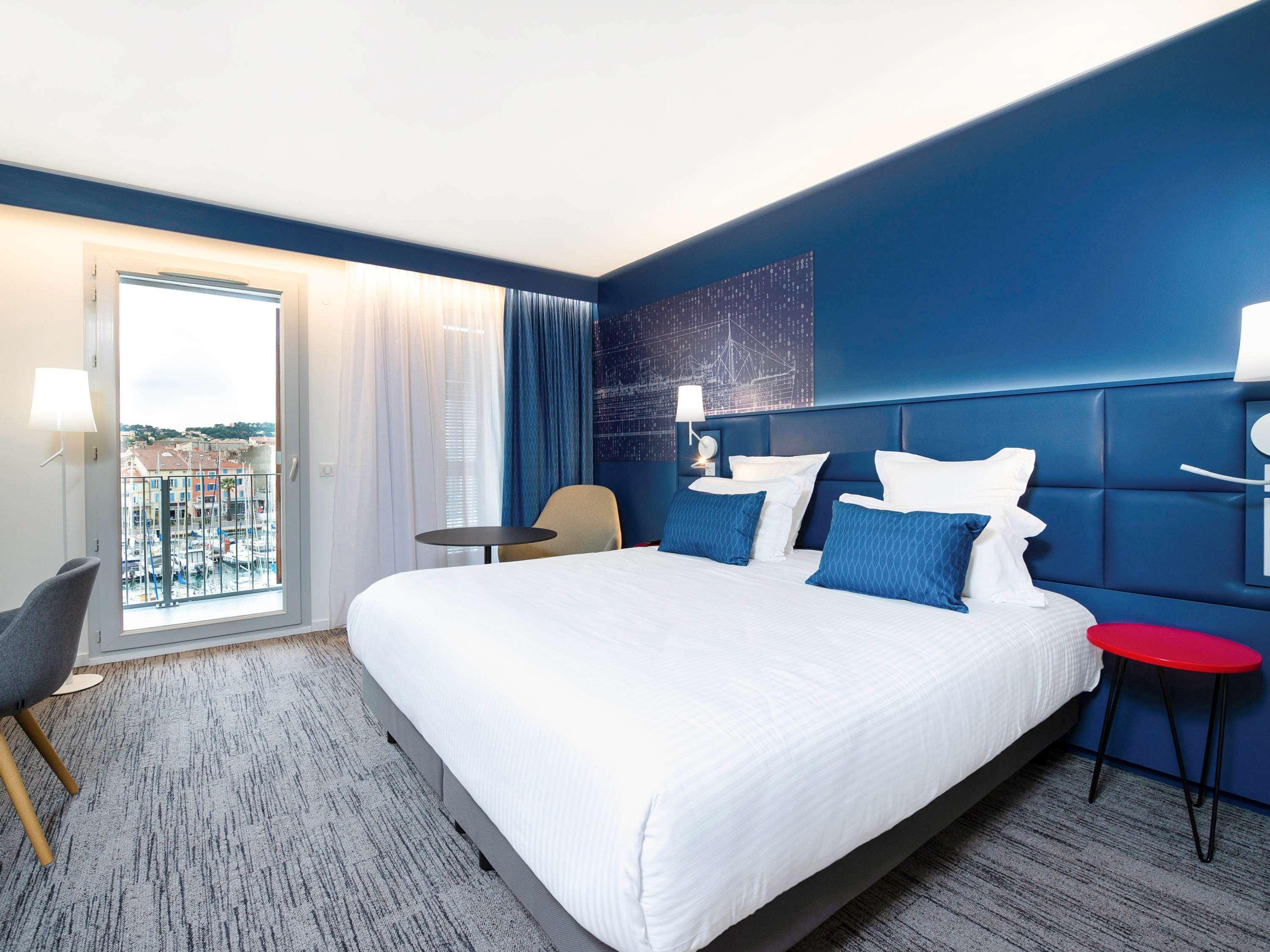 غرفة بريفيليج بانورامية بسرير مزدوج بإطلالة على البحر بشرفة