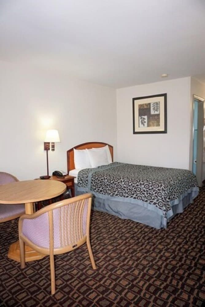 Days Inn by Wyndham Augusta Wheeler Road 13/55