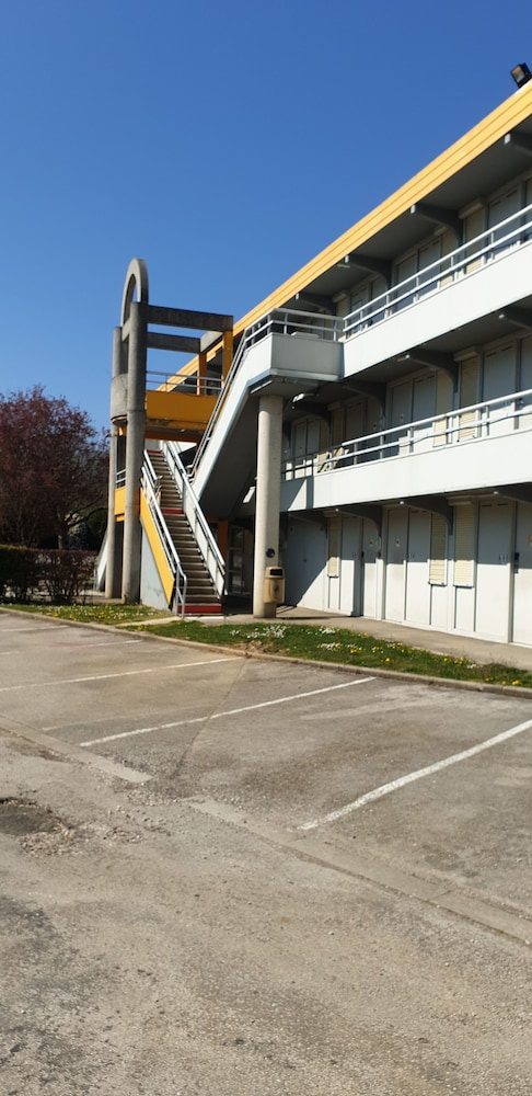Premiere Classe Besancon - Ecole Valentin 40/50