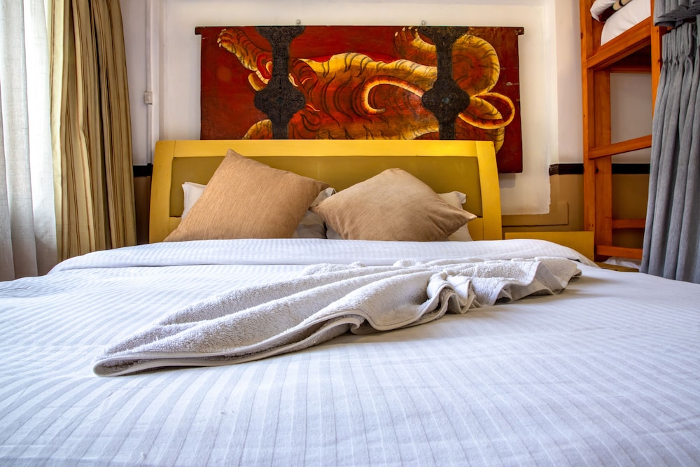 Shangri-La Boutique Hotel 11/50