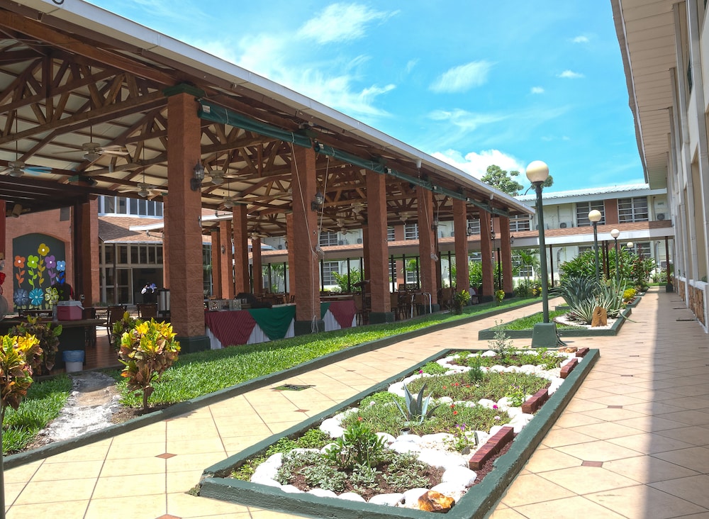 Hotel Tropico Inn 3/48