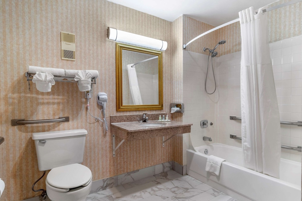 Quality Inn Marietta near Dobbins ARB 15/37