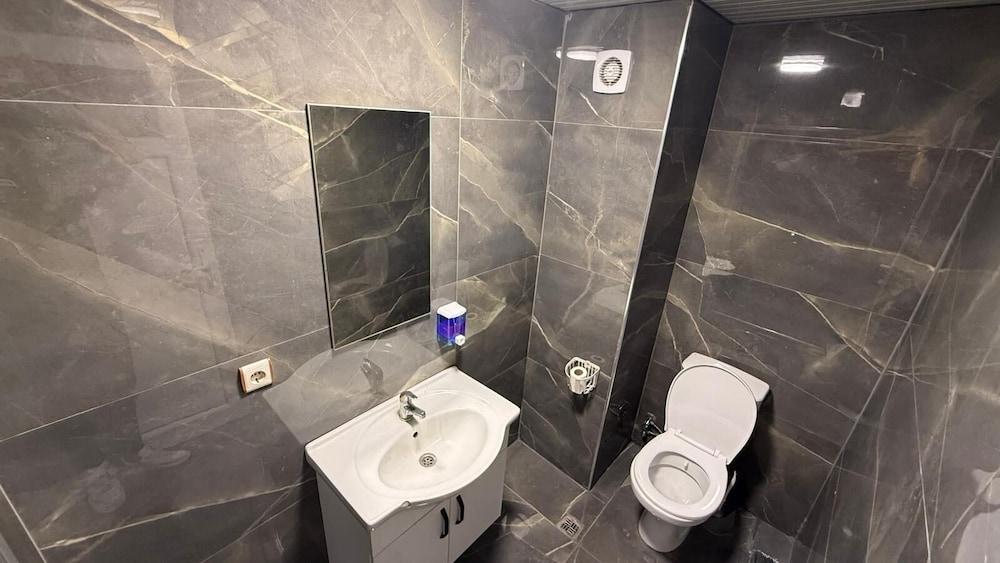 Grand Black Hotel 14/15