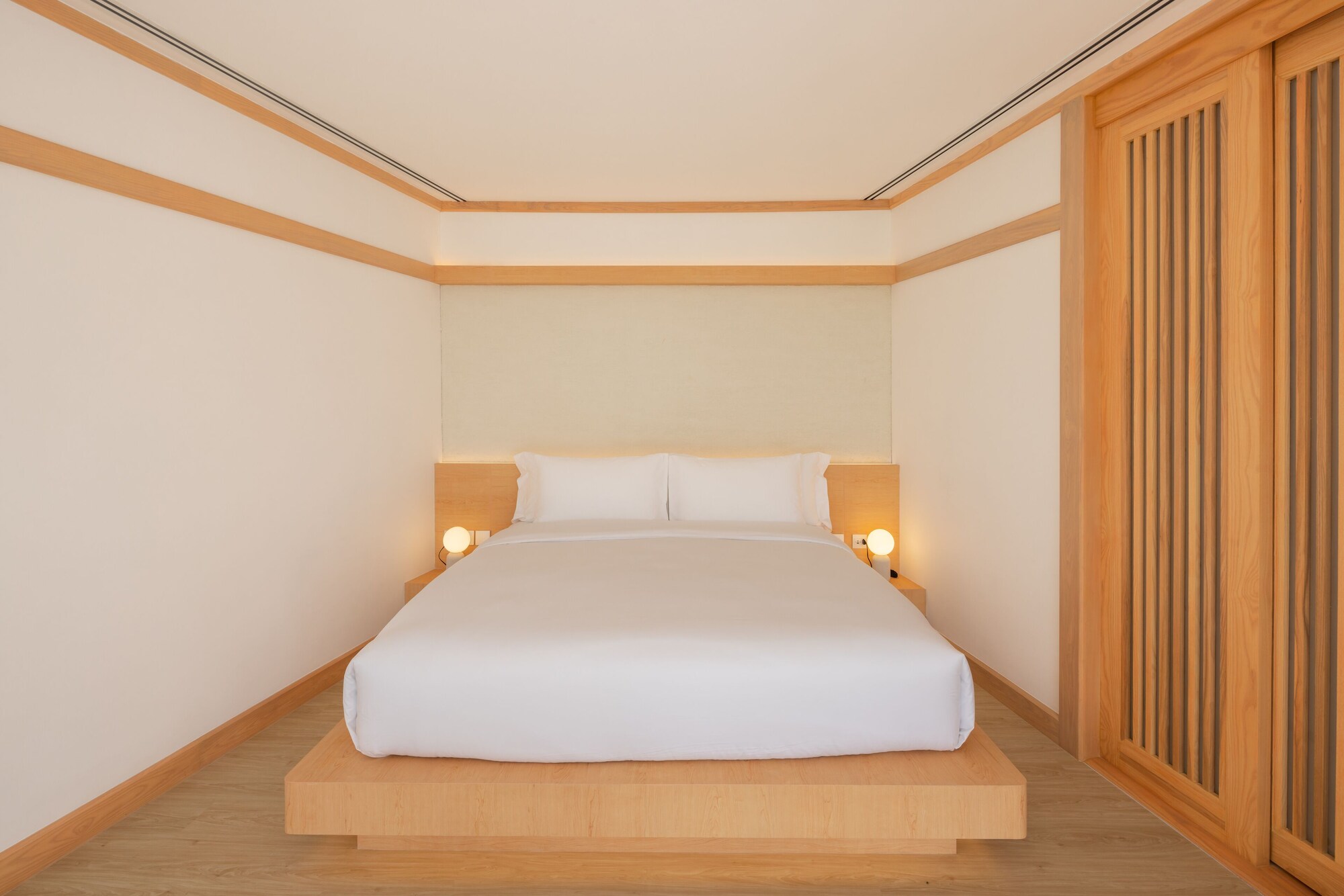 Signature, G, Queen Bed