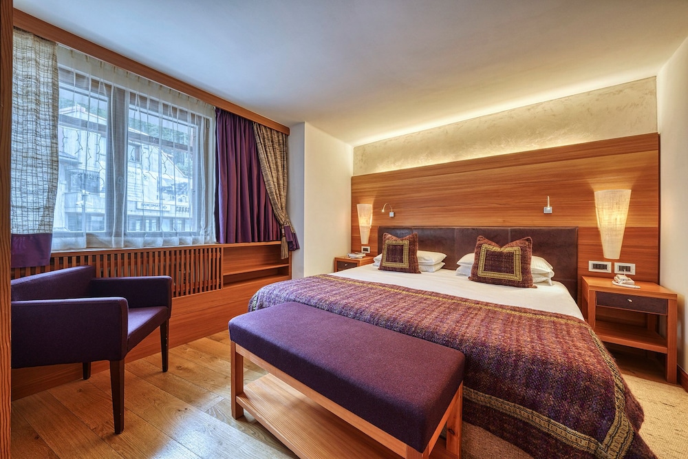 Majestic Mountain Charm Hotel 10/58