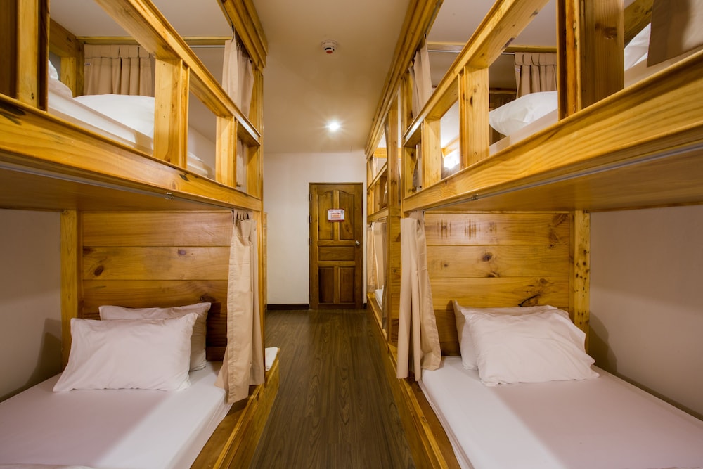 FEMALE DORM, 6 BEDS