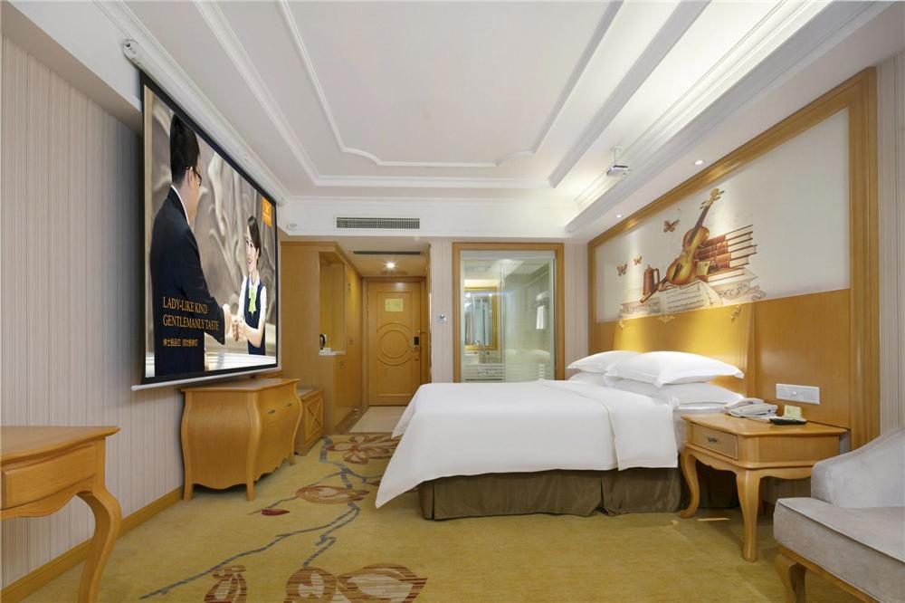 Vienna International Hotel (Zhengzhou Zhongyuan Futa) 24/34