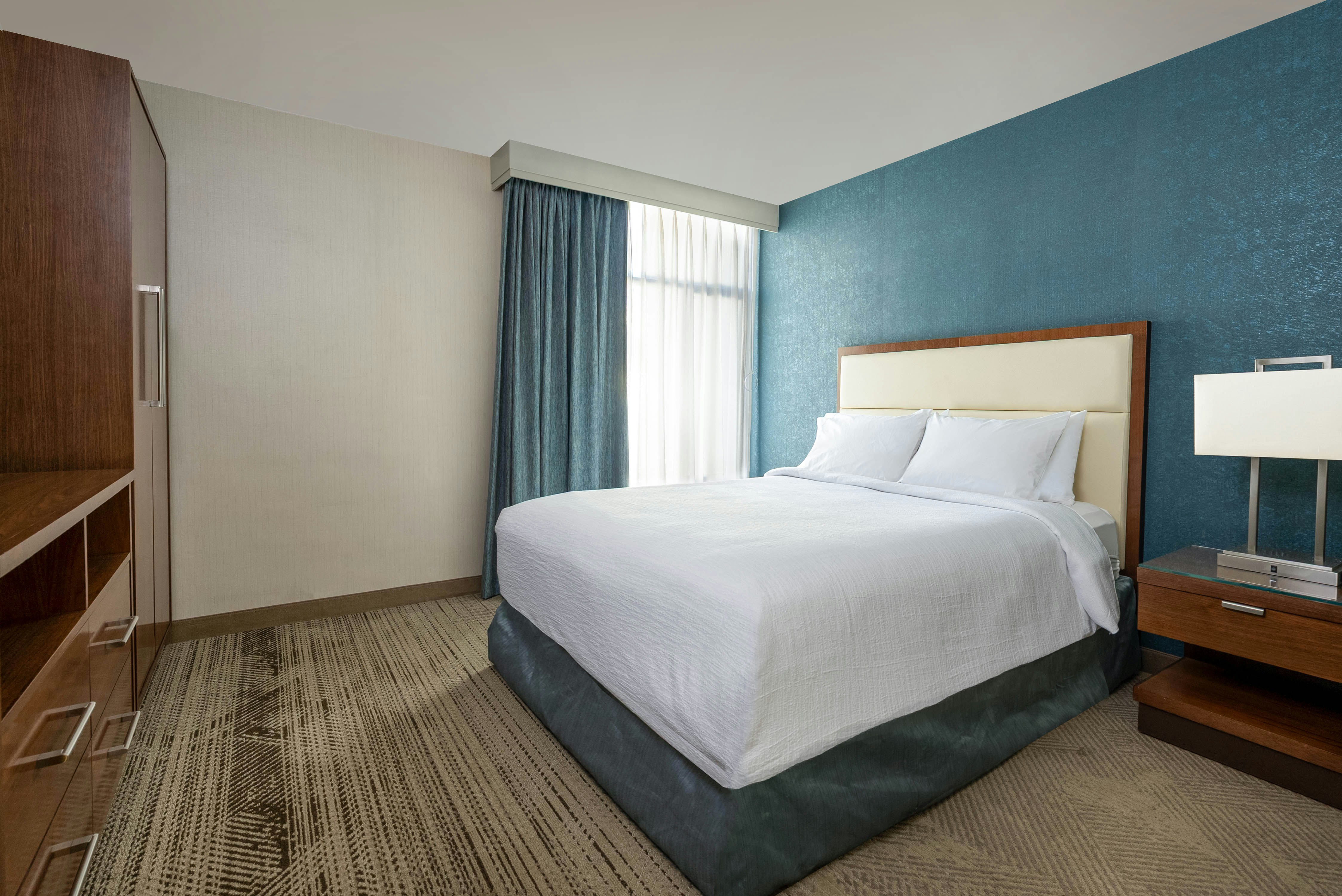 SUITE, QUEEN BED, ACCESSIBLE