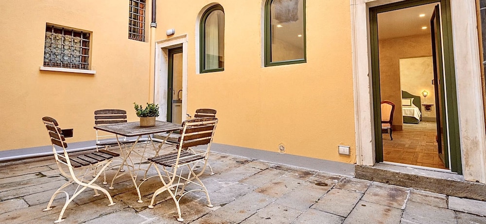 Palazzo Mantua Benavides 15/34