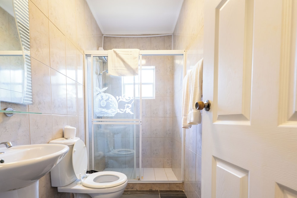 1 Bedroom, Classic, King Bed, Resort View، Delynne Boutique Hotel 2/2
