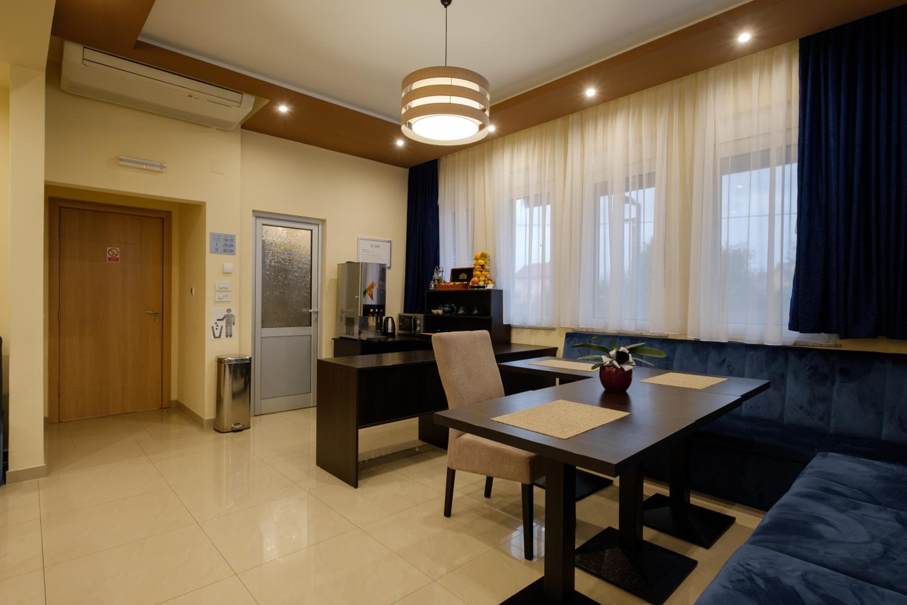 Airport Garni Hotel Belgrade 40/58