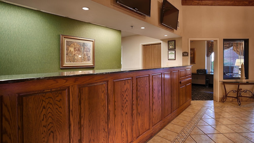 Best Western Plus Executive Hotel Suites 4/50