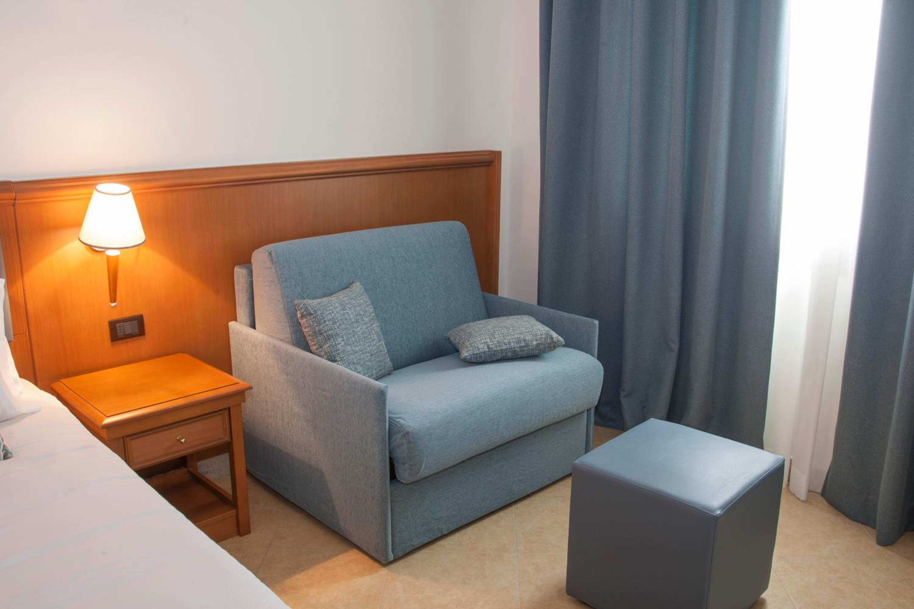 Hotel Centrale Sabaudia 25/38
