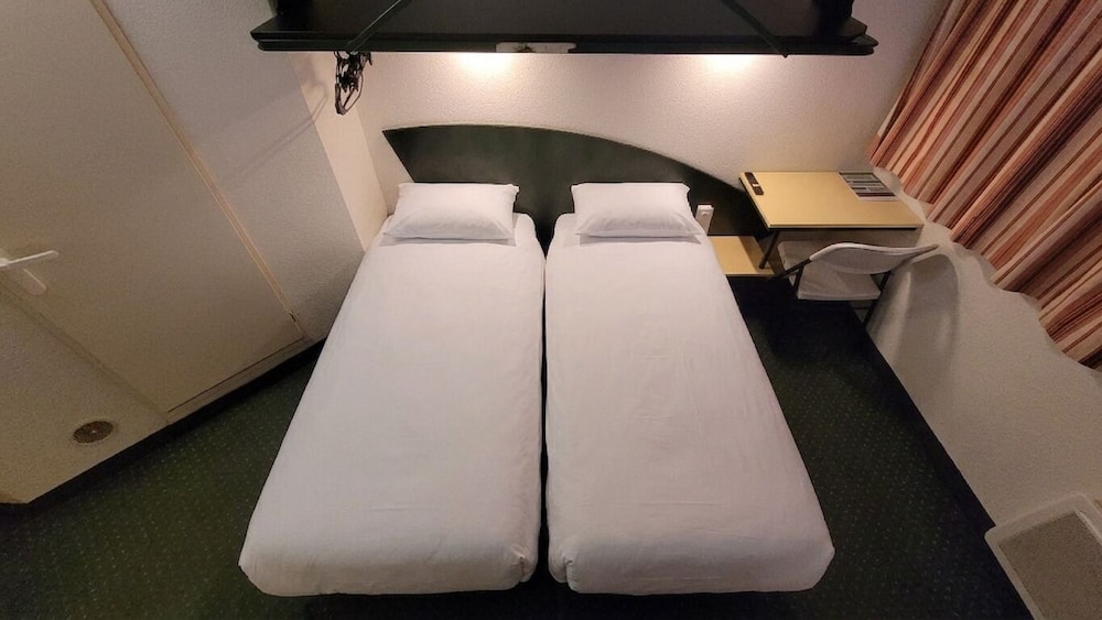Good Night Hotel 19/37