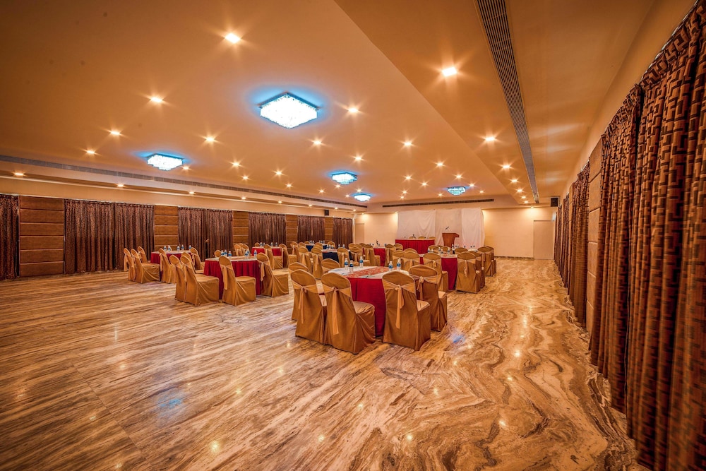 HOTEL RAJ PARK(FORMELY -RAMADA RAJ PARK INN) 62/63