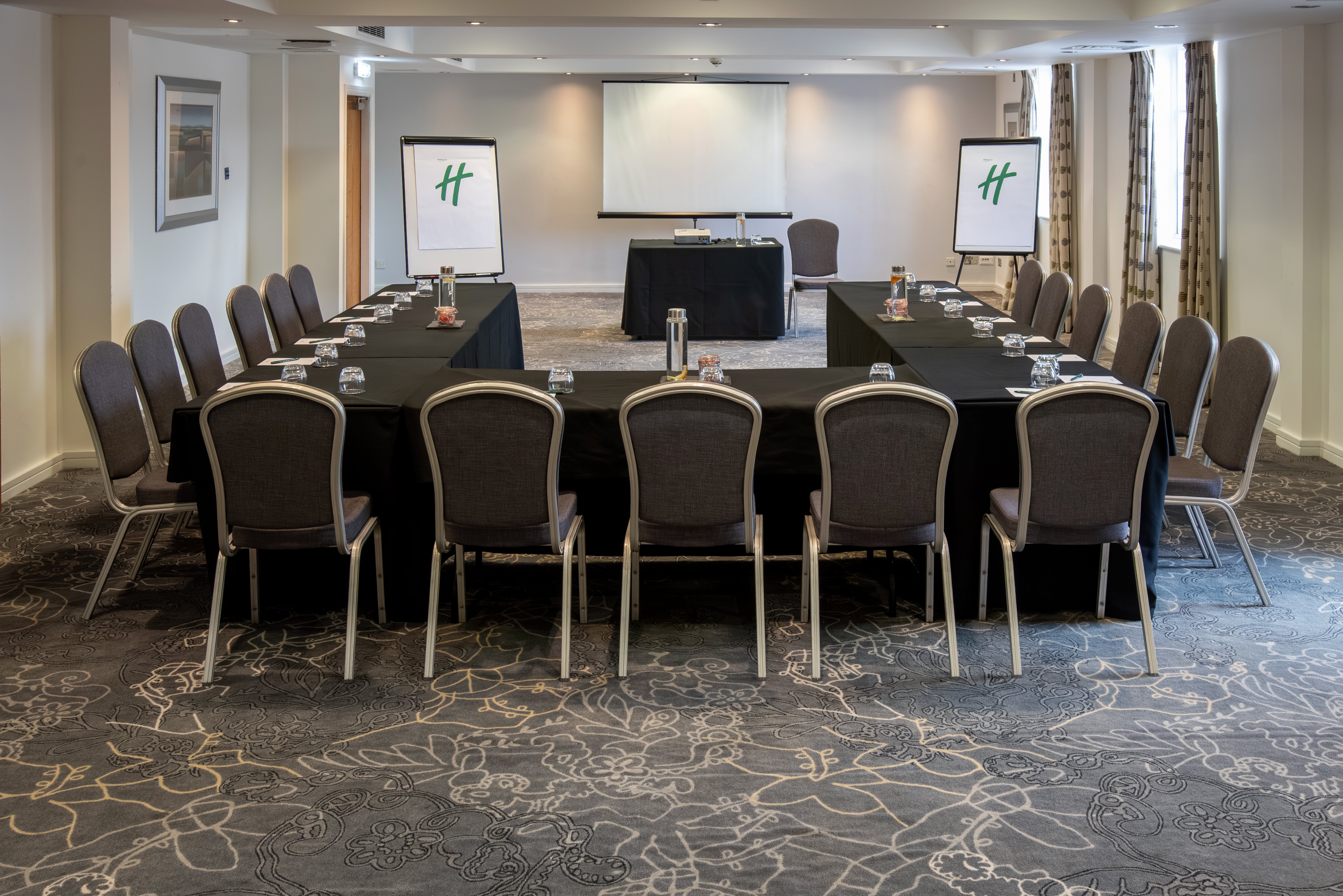 Holiday Inn Ellesmere Port Cheshire Oaks 28/48