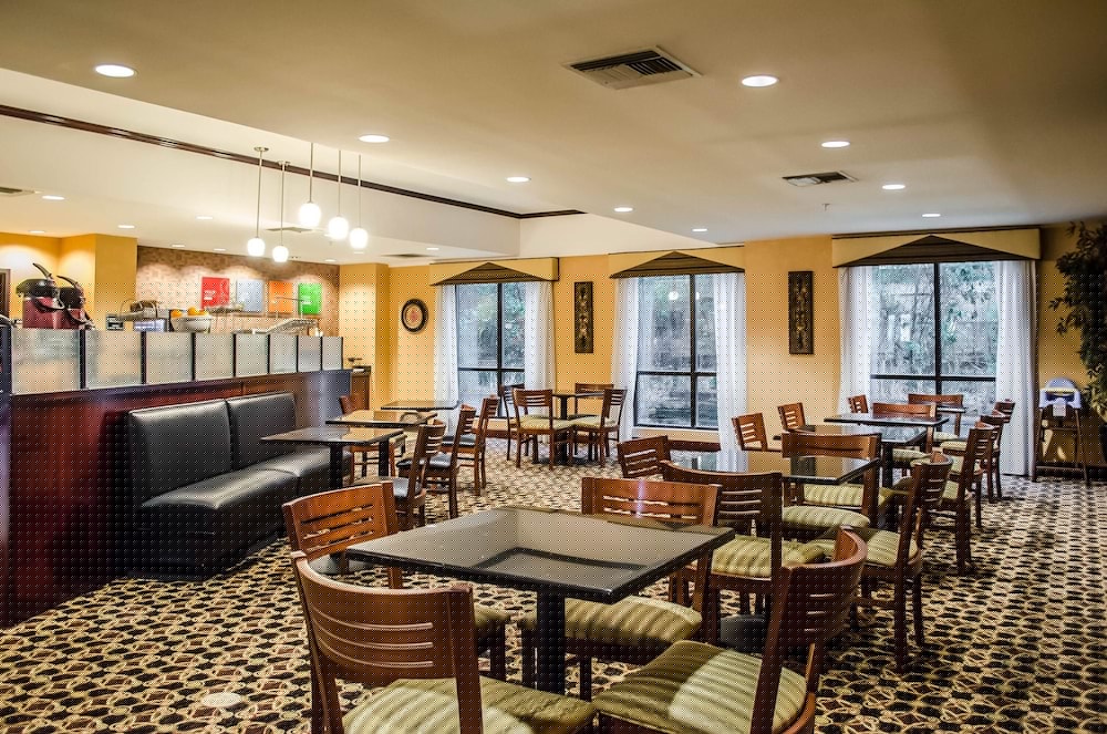 Comfort Suites Mobile West Tillmans Corner 27/40