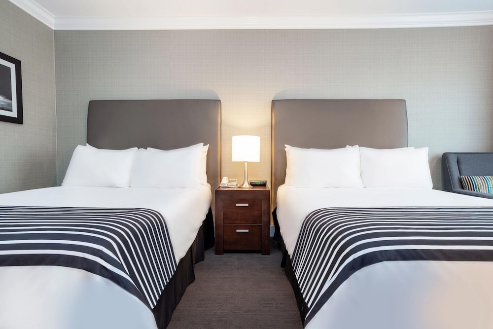 Sandman Hotel Vancouver Airport 8/38