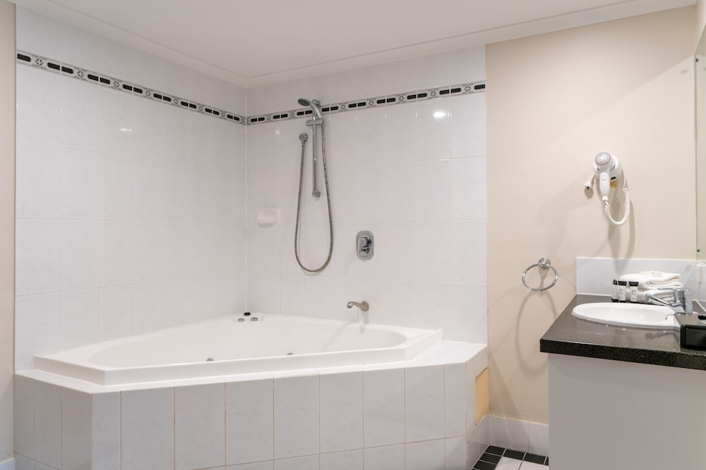 Regal Port Douglas 54/56